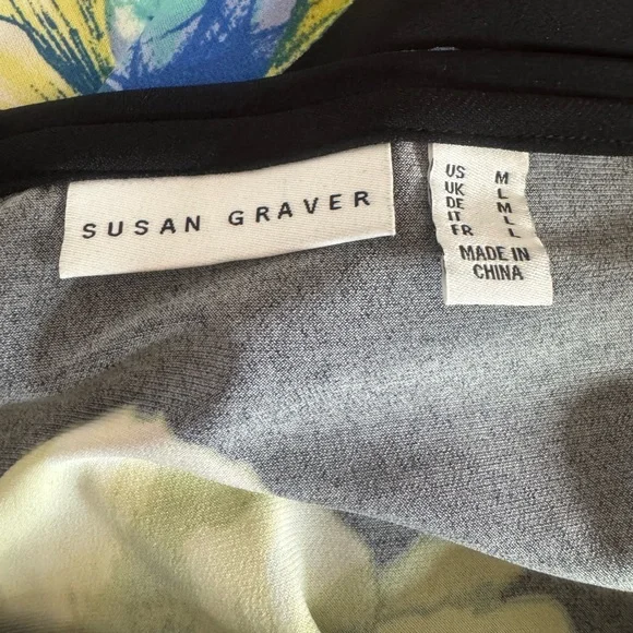 Women’s Susan Graver Medium Floral Black Top - Picture 5 of 7
